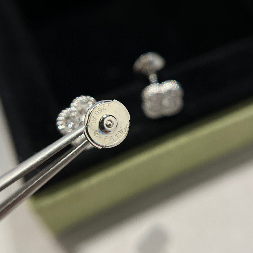 [Glimmer]CLOVER MINI DIAMOND STUD EARRINGS