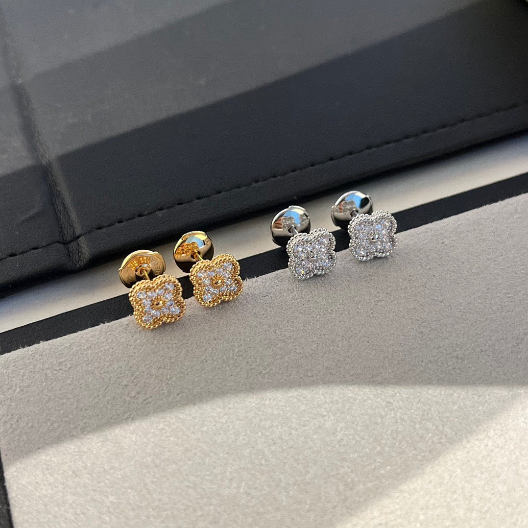 [Glimmer]CLOVER MINI DIAMOND STUD EARRINGS