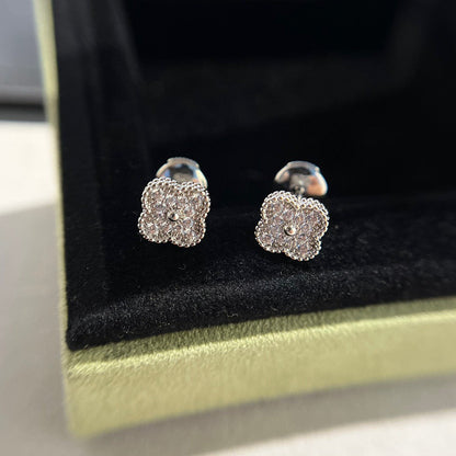 [Glimmer]CLOVER MINI DIAMOND STUD EARRINGS