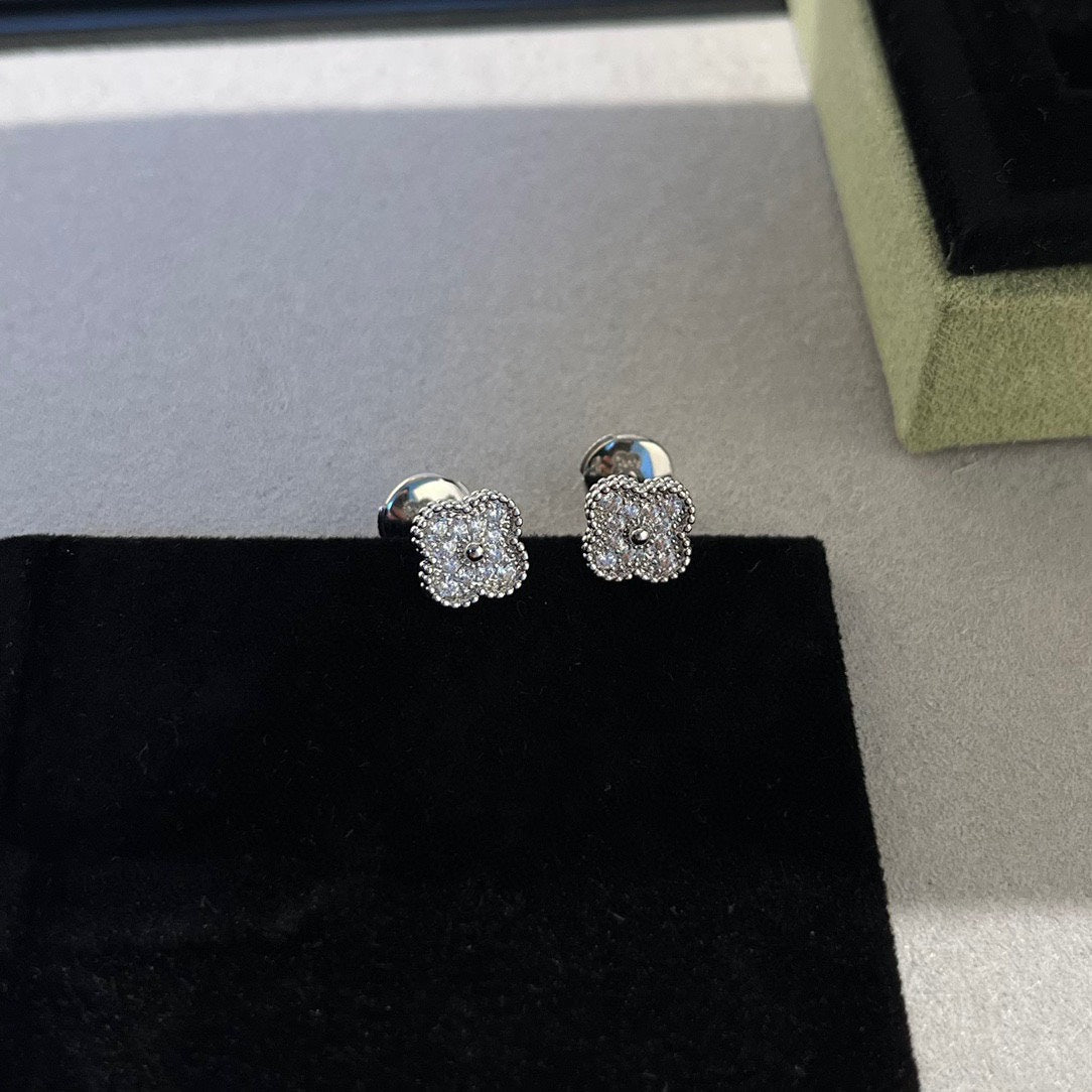 [Glimmer]CLOVER MINI DIAMOND STUD EARRINGS